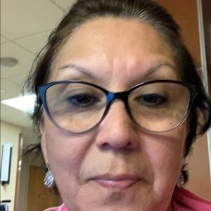 Meet your Posher, Mona